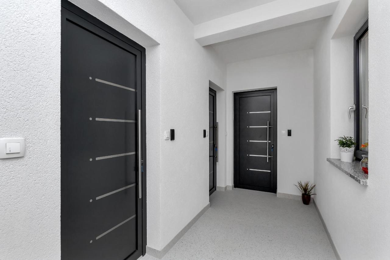 Central Beach Apartments Tučepi エクステリア 写真